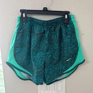 Nike Green Athletic Shorts Lightweight Performance Wear thumbnail 1