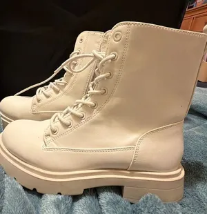 No Boundaries Women's Beige Platform Combat Boots Size 9 thumbnail 1