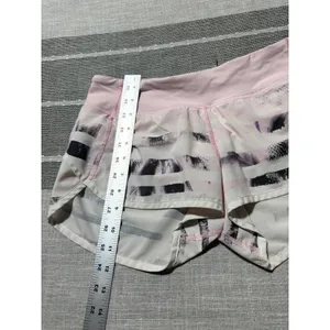 Lululemon Speed Up Shorts Size 4 Pink White Black Abstract Print Low Rise 2.5in thumbnail 4