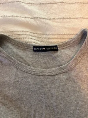 Brandy Melville Crop Top grey  thumbnail 3