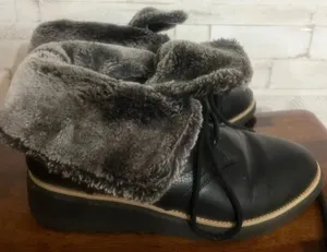 Clarks Womens Sharon Pearl Boots. Fuzzy, comfortable and warm. Size 9 thumbnail 1