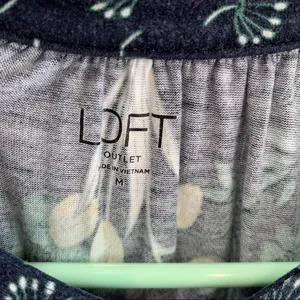 3/$25 -‎ Loft sleeveless top dark blue floral thumbnail 2