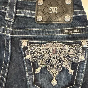 Miss Me Signature Boot Cut Crop Bling Jeans Dark Wash Size 27 thumbnail 8