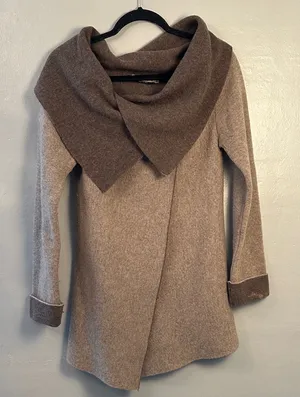 Beautiful Chiaramente Wool Blend Sweater Sz Medium Made in Italy thumbnail 1