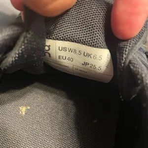On Running women’s black Athletic running Shoes size 8.5 thumbnail 5