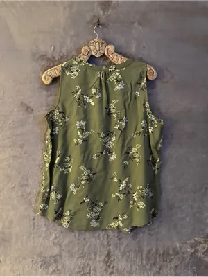 croft & barrow Olive Green V-Neck Floral Sleeveless Top Women’s Size M thumbnail 2