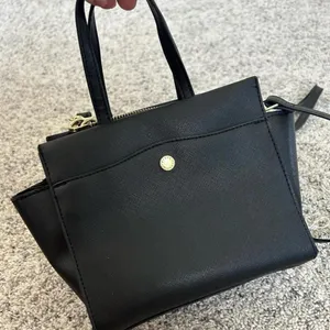 Steve Madden black leather handbag with‎ gold hardware thumbnail 1