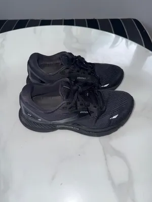 Brooks women’s Black Athletic Running Shoes extra. Wide(2E) thumbnail 2