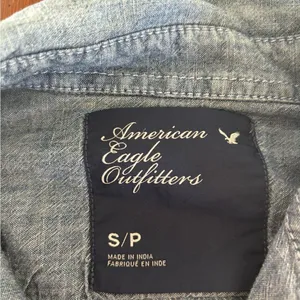 American Eagle Outfitters Distressed Chambray Button Down Size S thumbnail 2