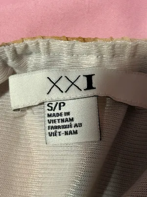 Forever 21 Cream Top with Pink Background Accent thumbnail 3