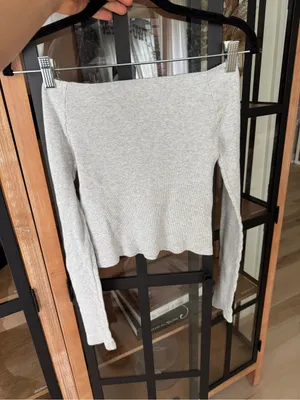 Brandy Melville crop John Galt Mayson Off-The-Shoulder Long Sleeve Top ribbed thumbnail 4
