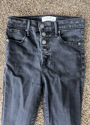 Abercrombie High-Rise Jeans thumbnail 2