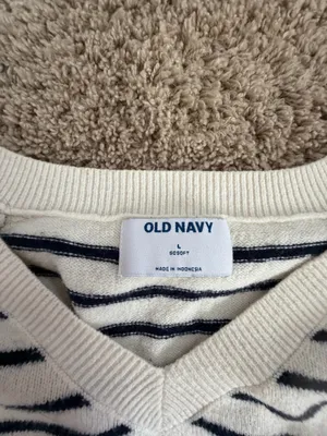Old Navy Sweater thumbnail 3