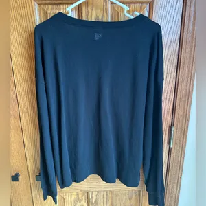 PINK Victoria’s Secret Black Vneck Long Sleeve Shirt Size XL thumbnail 3