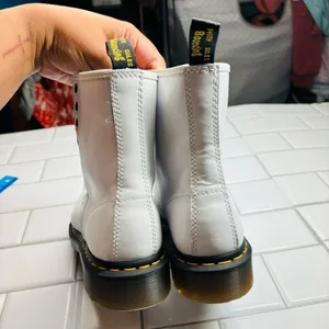Dr/Doc Martens 1460 SMOOTH LEATHER LACE UP BOOTS‎ US 7 White thumbnail 3