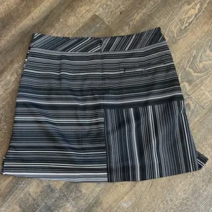 Lady Hagen‎ Black and White Striped Golf Skort Size 8 Pockets thumbnail 2