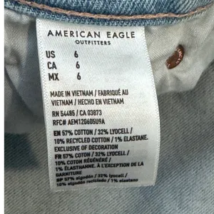 American Eagle Light Wash Denim Mini Skirt Raw Hem Blue Size 6 thumbnail 7