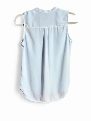 H&M Light Blue Sleeveless Button Up Blouse with White Piping Sz 6 thumbnail 2