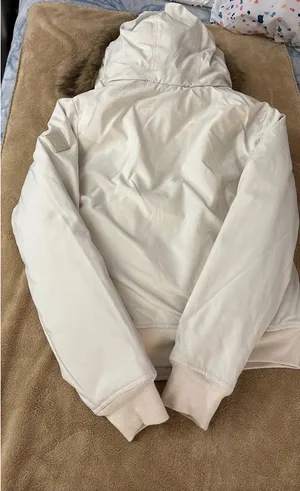 White hollister all whether jacket  thumbnail 4