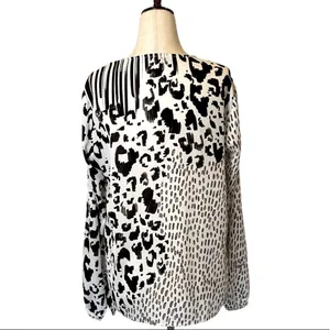 Cabi Black And White Animal Print Faux Wrap Long Sleeve Blouse‎ Size S thumbnail 4