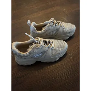 Steve Madden Possession platform sneakers in a beige or bone color thumbnail 3