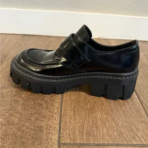Steve Madden Henna Black Slip on Loafers with Buckle Detail Size 6M‎ thumbnail 8