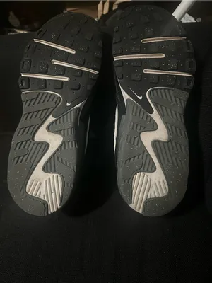 Nike Black and White Air Max Women's Athletic Sneakers size 10 thumbnail 6