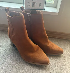 Maurices Size 8.5 Cognac Western Ankle Boots Suede-Look Block Heel thumbnail 1