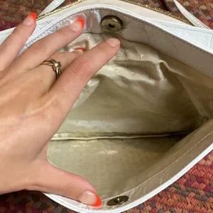 80s VINTAGE WHITE GENUINE LEATHER STUDDED PURSE / OVERSIZED CLUTCH thumbnail 6