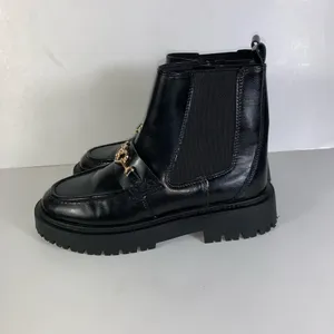 Zara patent finish chelsea ankle booties with heart chain detail 36 EU, 5.5 US thumbnail 4