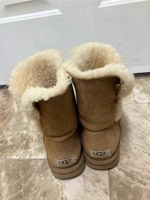 UGG Chestnut Bailey Button Boots thumbnail 6