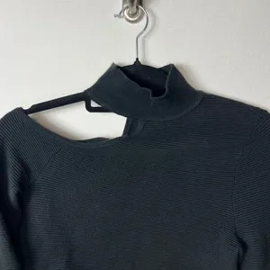 Abercrombie & fitch soft‎ collection open shoulder sweater women's size XS thumbnail 2