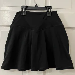 OFFLINE by‎ Aerie Crossover Skort Sz S Black Tennis Golf Pickleball Running thumbnail 3