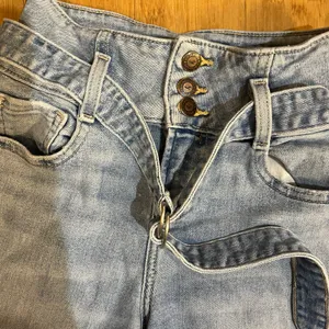 HOLLISTER Ultra hi-rise Mom Shorts Cut‎ Off Belted 1R 25 Denim Blue Jeans thumbnail 2