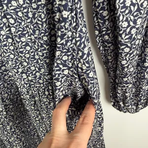 Old‎ Navy Navy Floral Smocked Mini Dress Small Milkmaid Cottage Prairie Feminine thumbnail 3