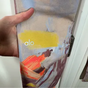 Alo Yoga Airbrush Leggings in Modernist Multi size xxs activewear athleisure gym thumbnail 5
