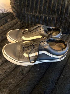 Vans Black and White Old Skool Low Top Sneakers thumbnail 3