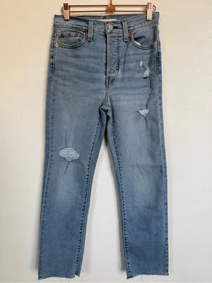 Levi’s Wedgie Straight Jeans Women’s Size 26 Light Wash Distressed Raw Hem thumbnail 2