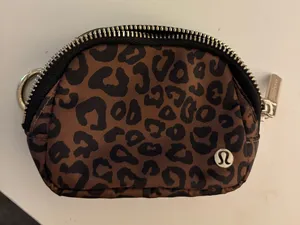 Lululemon Wallet thumbnail 1