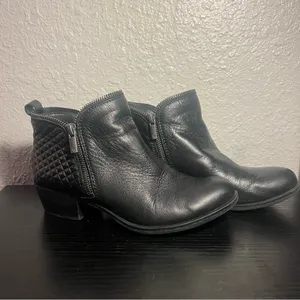 Lucky Brand Bartolino Black‎ Leather Zippered Booties Women’s 6.5M Moto Boots thumbnail 2