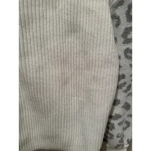 Shein White V-Neck sweater w cheetah print sleeves sz XL thumbnail 4
