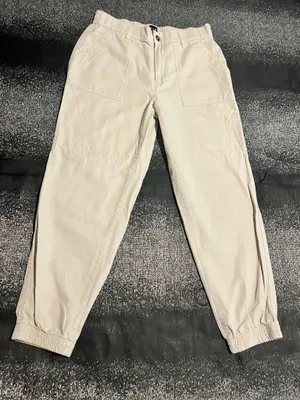 Gap these pants combine a relaxed street-style look with practical utility details. thumbnail 1