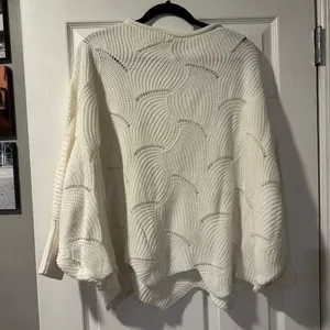 Women's Oversized Boutique Sweater Size Medium thumbnail 2