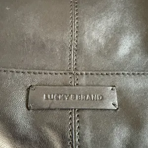 Lucky brand, leather bucket style multi pocket crossbody bag thumbnail 7