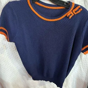 Beautiful blouse with no tags Size M thumbnail 1
