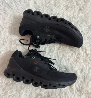 On Running Cloudstratus Black Women's Running Sneakers Size 9 thumbnail 1