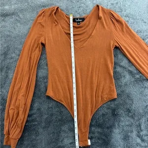 Lulus Rust Orange Deep V-Neck Long Sleeve Puff Shoulder Bodysuit Size Medium‎ thumbnail 5