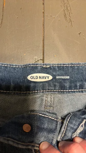 Old Navy Boyfriend Jean Shorts thumbnail 4