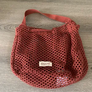 Essie Beach Bag Mesh Maroon Red thumbnail 2