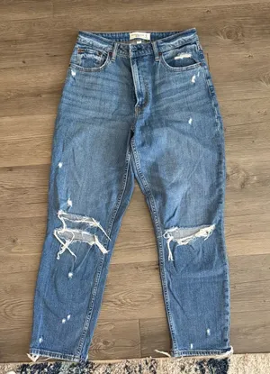 Abercrombie Mom High-Rise Jeans Curve Love thumbnail 1